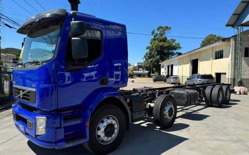 Caminhão Volvo VM 330 Bitruck 8x2 (25)