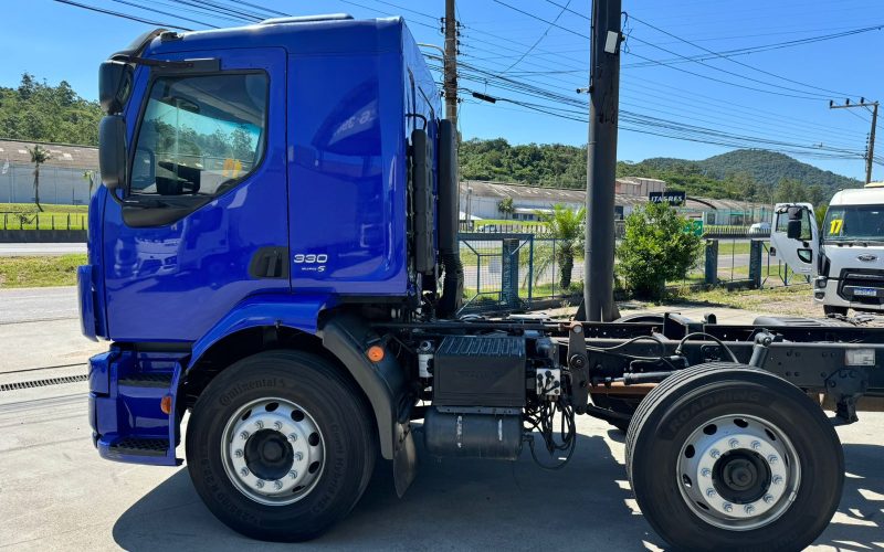 Caminhão Volvo VM 330 Bitruck 8x2 (26)