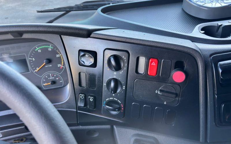 WhatsApp Image 2025-10-21 at 07.52.13