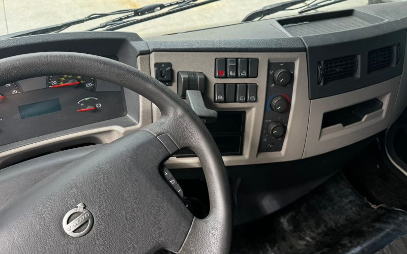 WhatsApp Image 2025-11-06 at 14.37.04 (2)