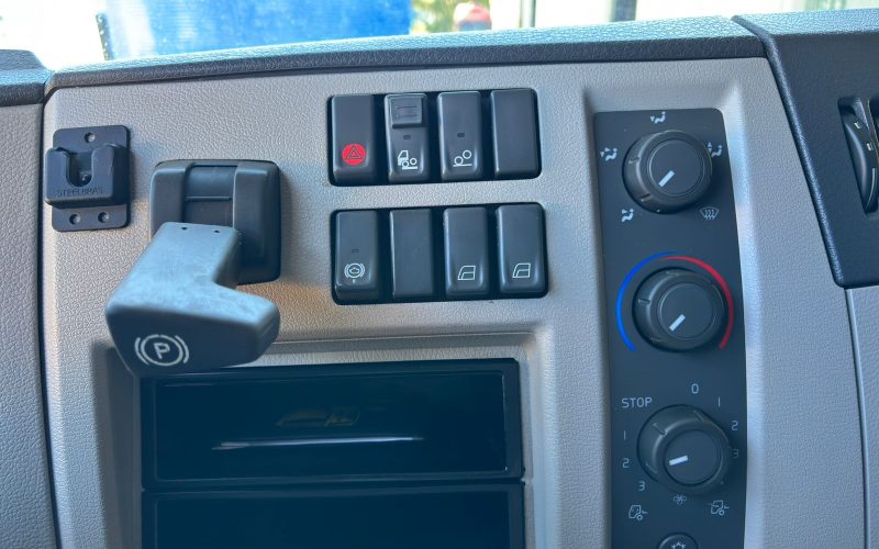 WhatsApp Image 2026-01-06 at 08.17.57 (1)