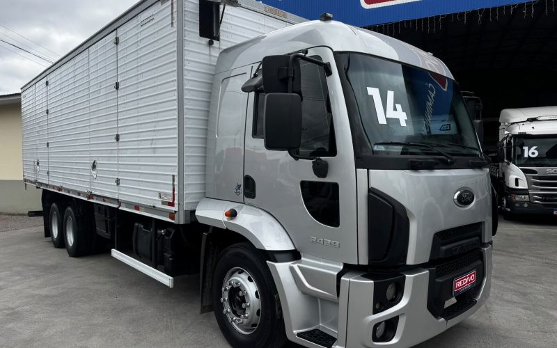 ford cargo 2429 baú (2)