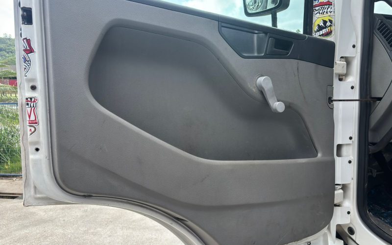 volks 24-250 ano 2010 (19)
