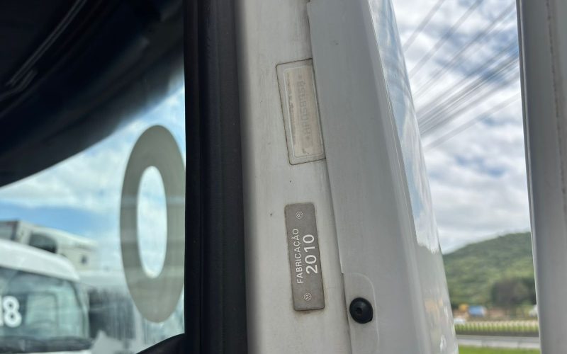volks 24-250 ano 2010 (21)