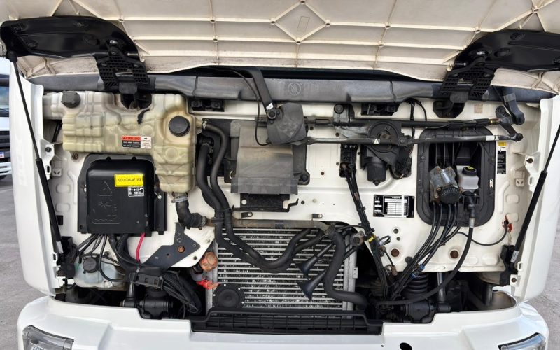 volvo vm 270 ano 2013 (14)