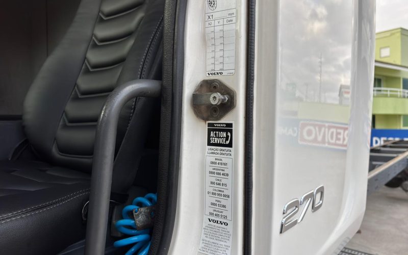 volvo vm 270 ano 2013 (18)