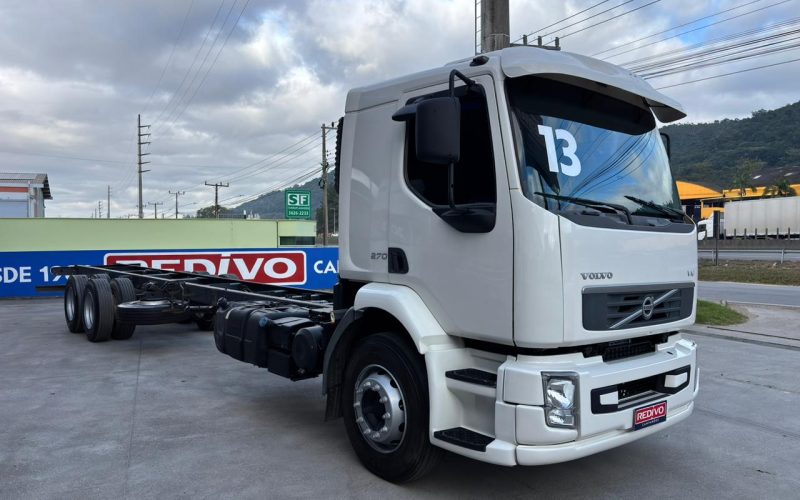 volvo vm 270 ano 2013 (2)