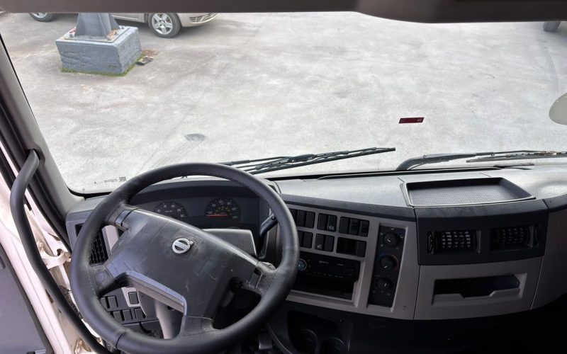 volvo vm 270 ano 2013 (23)