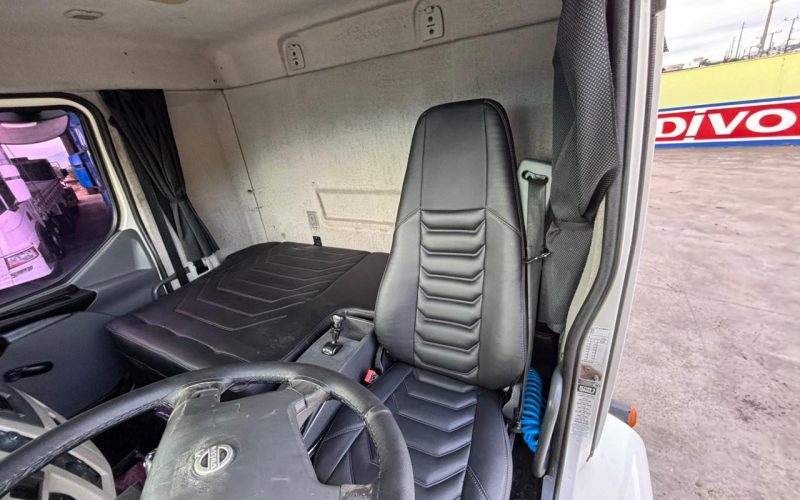 volvo vm 270 ano 2013 (25)