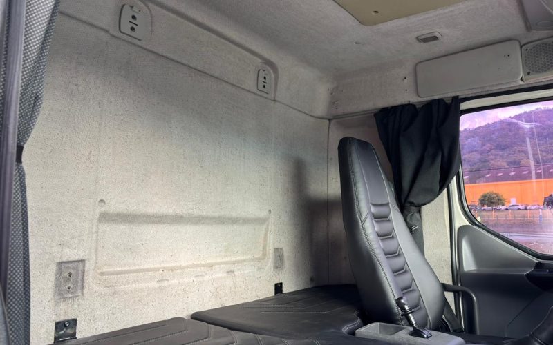 volvo vm 270 ano 2013 (26)