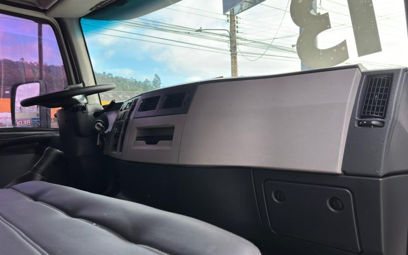 volvo vm 270 ano 2013 (27)