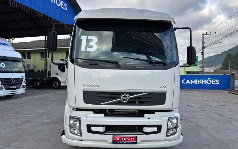 volvo vm 270 ano 2013 (3)
