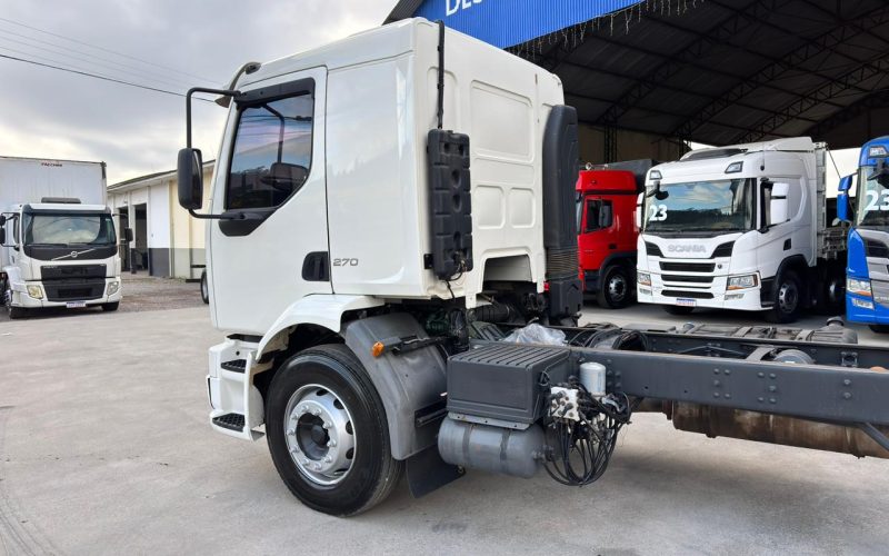 volvo vm 270 ano 2013 (5)